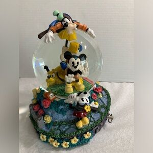 Disney Mickey Mouse and Friends Musical Snow Globe Zip A Dee Doo Dah Rare!